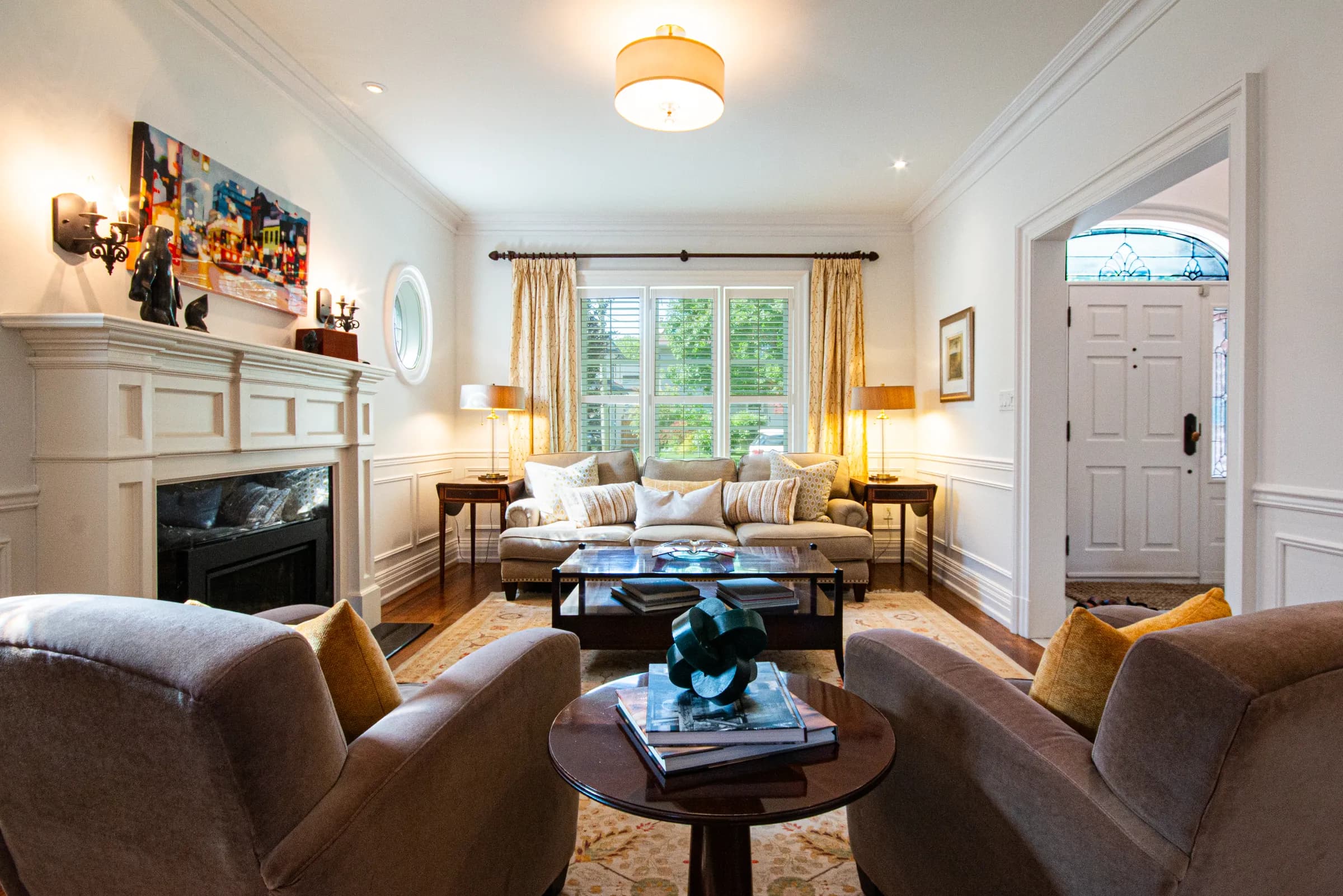 Second living space with comfortable seating